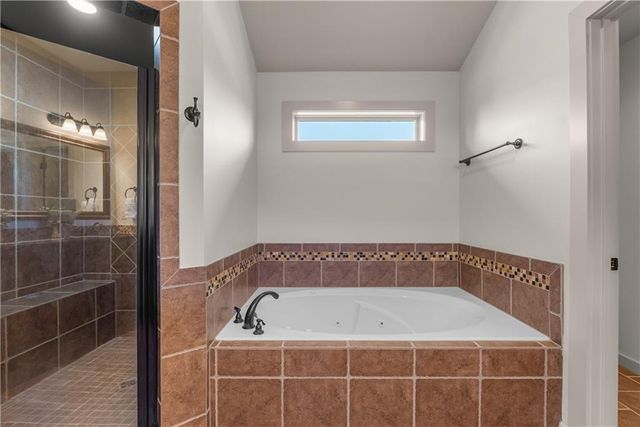 508 SW Lake Side Drive, Lee's Summit, MO 64064