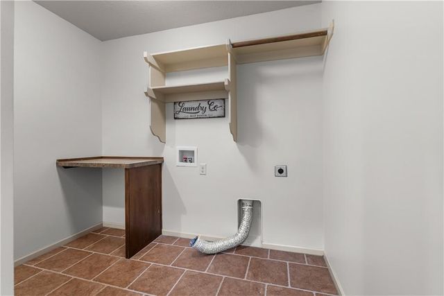 508 SW Lake Side Drive, Lee's Summit, MO 64064