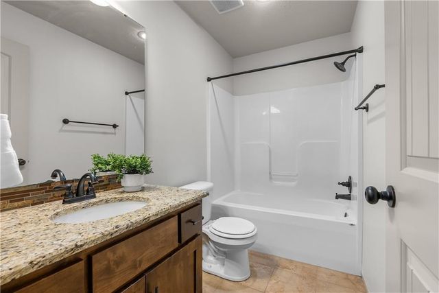 508 SW Lake Side Drive, Lee's Summit, MO 64064