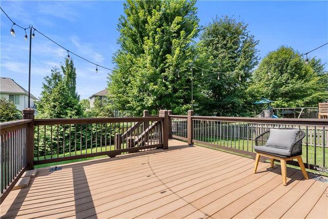 508 SW Lake Side Drive, Lee's Summit, MO 64064