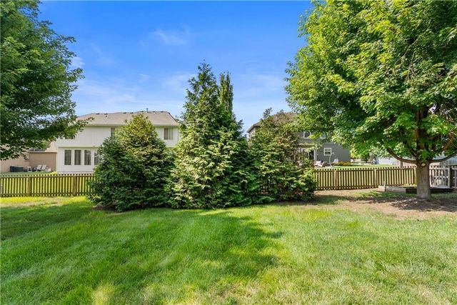 508 SW Lake Side Drive, Lee's Summit, MO 64064