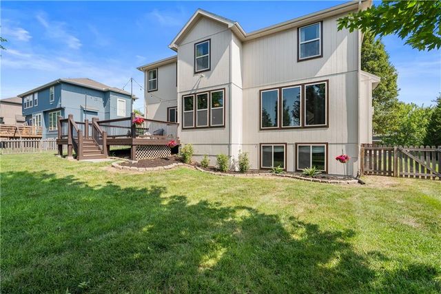 508 SW Lake Side Drive, Lee's Summit, MO 64064