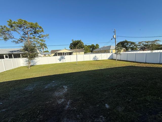 205 SW Chelsea Terrace, Port St Lucie, FL 34984