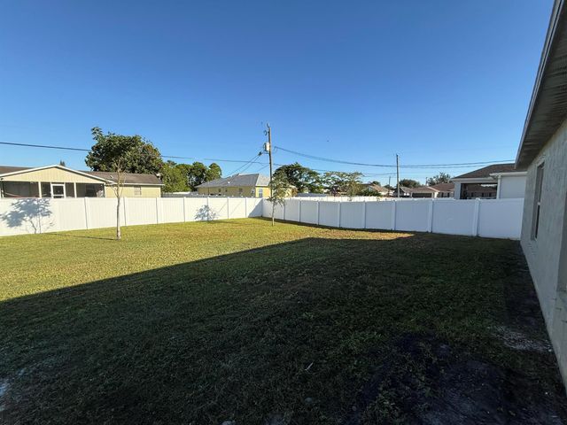 205 SW Chelsea Terrace, Port St Lucie, FL 34984