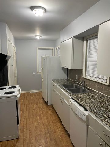 1056 N Edgemoor St, Wichita, KS 67208