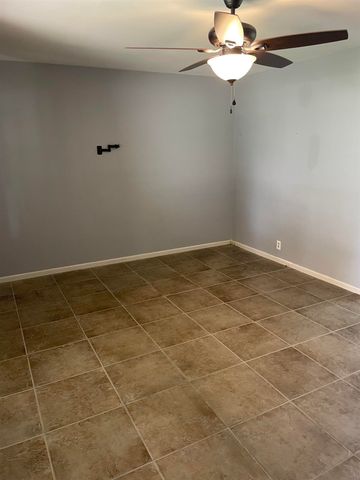 1056 N Edgemoor St, Wichita, KS 67208