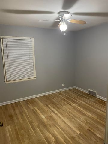 1056 N Edgemoor St, Wichita, KS 67208