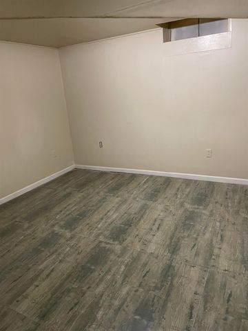 1056 N Edgemoor St, Wichita, KS 67208