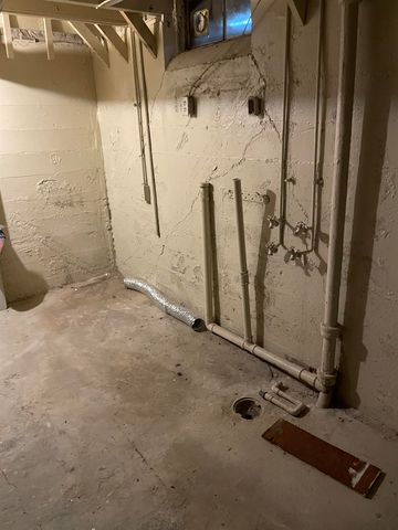 1056 N Edgemoor St, Wichita, KS 67208