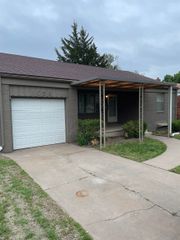 1056 N Edgemoor St, Wichita, KS 67208