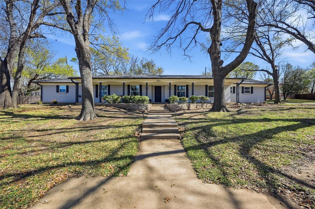 1507 Greenbrier, Sherman, TX 75092