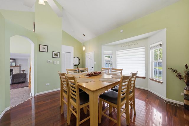 3215 Whitegate Road, Joliet, IL 60431