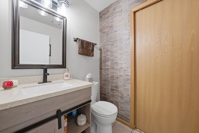 3215 Whitegate Road, Joliet, IL 60431