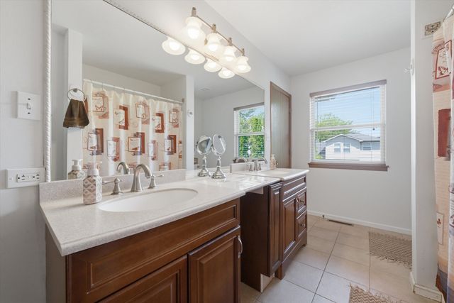 3215 Whitegate Road, Joliet, IL 60431