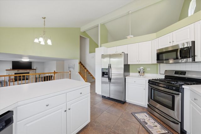 3215 Whitegate Road, Joliet, IL 60431