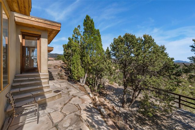 39 Zambra Way, Santa Fe, NM 87506