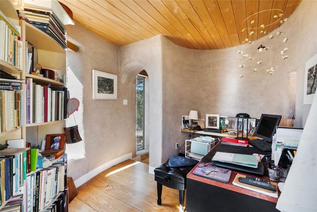 39 Zambra Way, Santa Fe, NM 87506