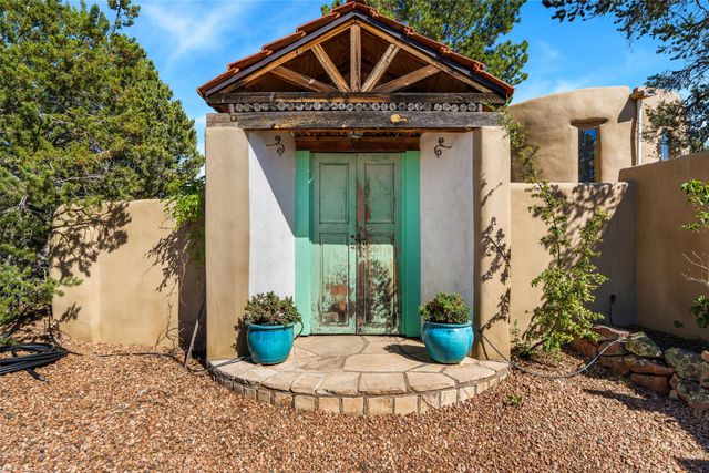 39 Zambra Way, Santa Fe, NM 87506