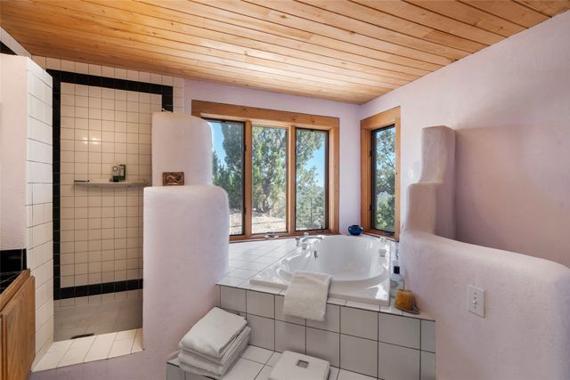 39 Zambra Way, Santa Fe, NM 87506