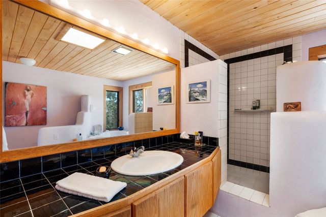 39 Zambra Way, Santa Fe, NM 87506