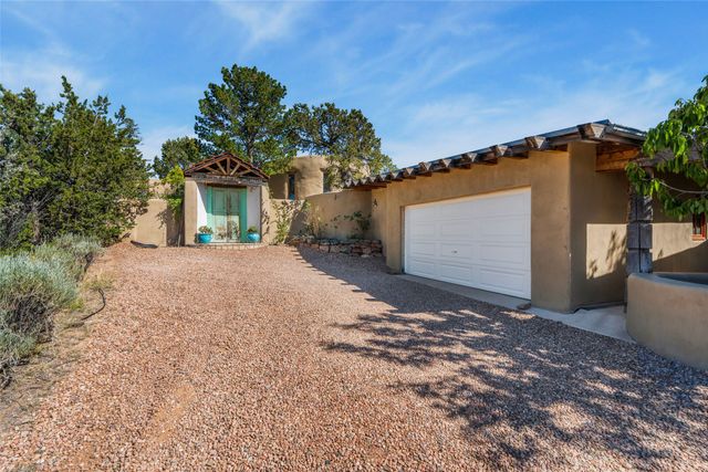 39 Zambra Way, Santa Fe, NM 87506