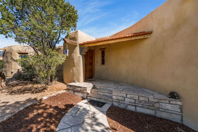 39 Zambra Way, Santa Fe, NM 87506