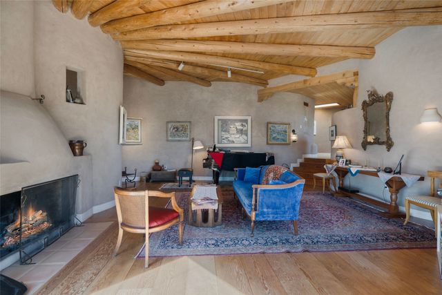 39 Zambra Way, Santa Fe, NM 87506