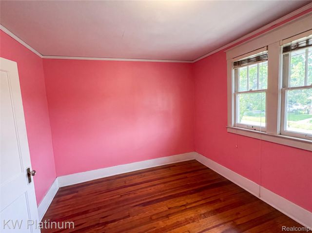 114 W Hamilton Avenue, Flint, MI 48503