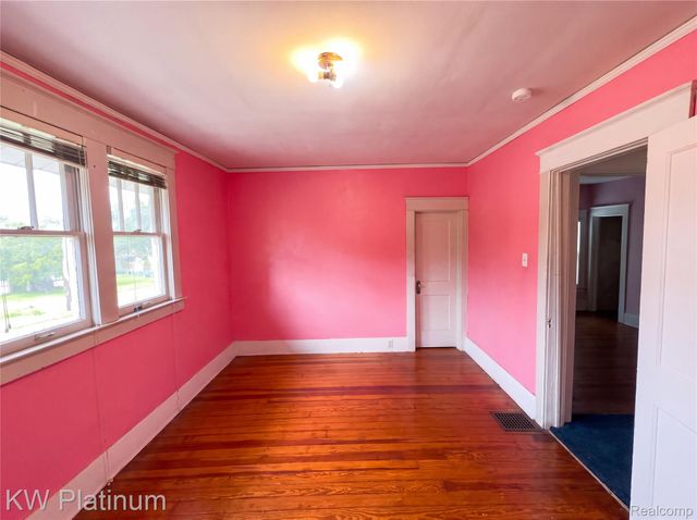 114 W Hamilton Avenue, Flint, MI 48503