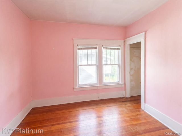 114 W Hamilton Avenue, Flint, MI 48503