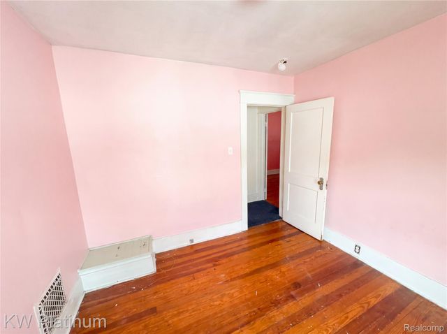 114 W Hamilton Avenue, Flint, MI 48503