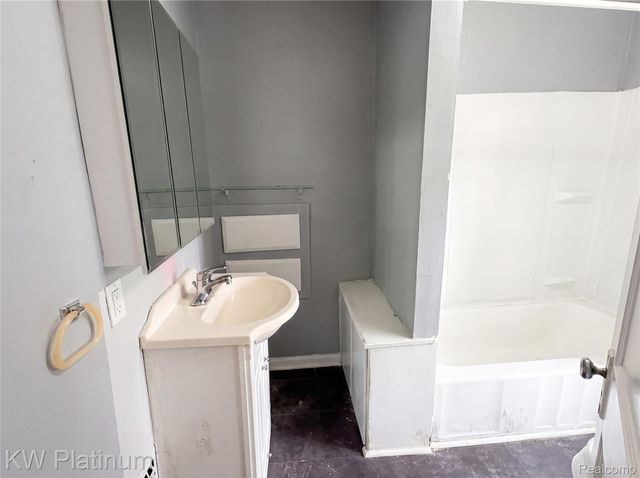 114 W Hamilton Avenue, Flint, MI 48503