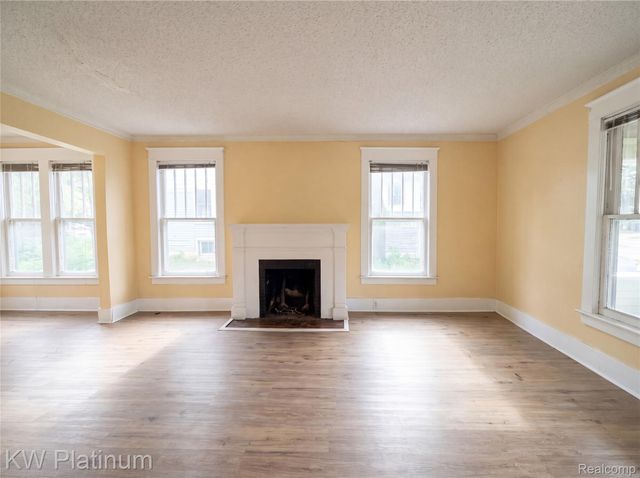114 W Hamilton Avenue, Flint, MI 48503