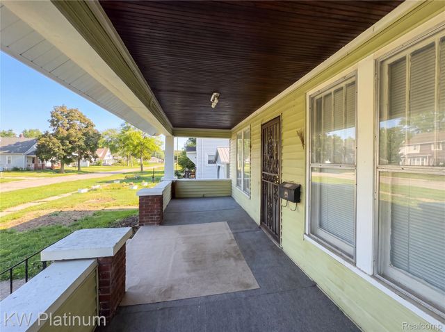 114 W Hamilton Avenue, Flint, MI 48503