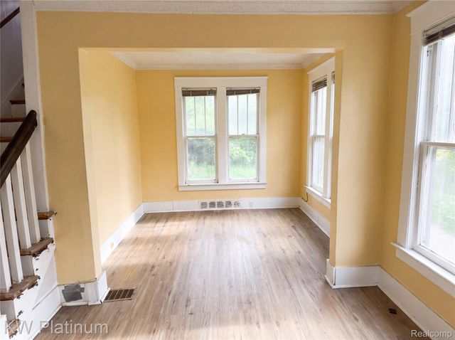 114 W Hamilton Avenue, Flint, MI 48503