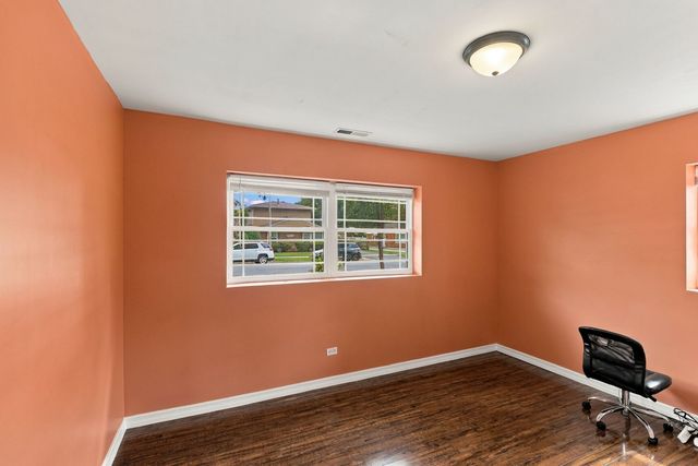 9808 S Maplewood Avenue, Evergreen Park, IL 60805