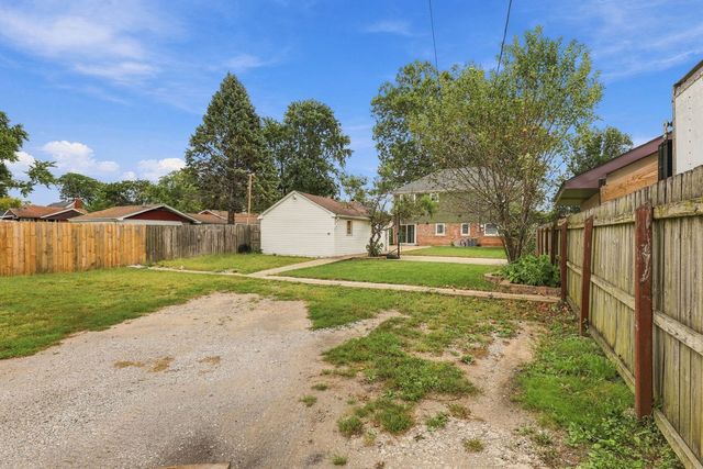 9808 S Maplewood Avenue, Evergreen Park, IL 60805