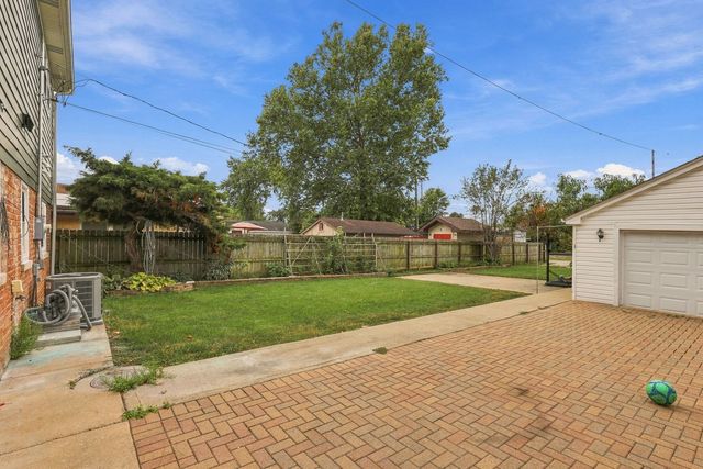 9808 S Maplewood Avenue, Evergreen Park, IL 60805