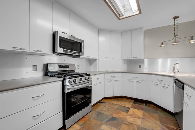 1945 Annhurst Ave, Turlock, CA 95382