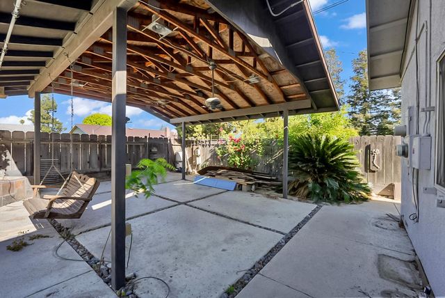 1945 Annhurst Ave, Turlock, CA 95382