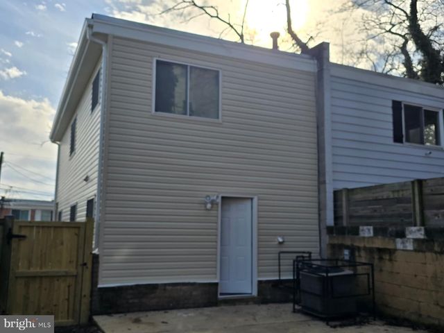5320 JAY ST NE, Washington, DC 20019