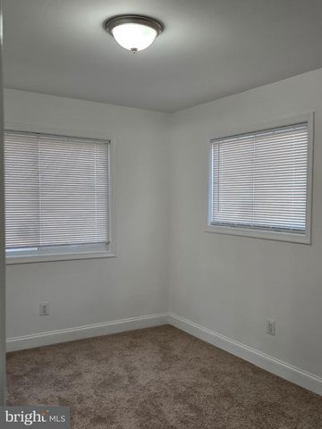 5320 JAY ST NE, Washington, DC 20019