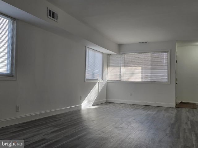 5320 JAY ST NE, Washington, DC 20019