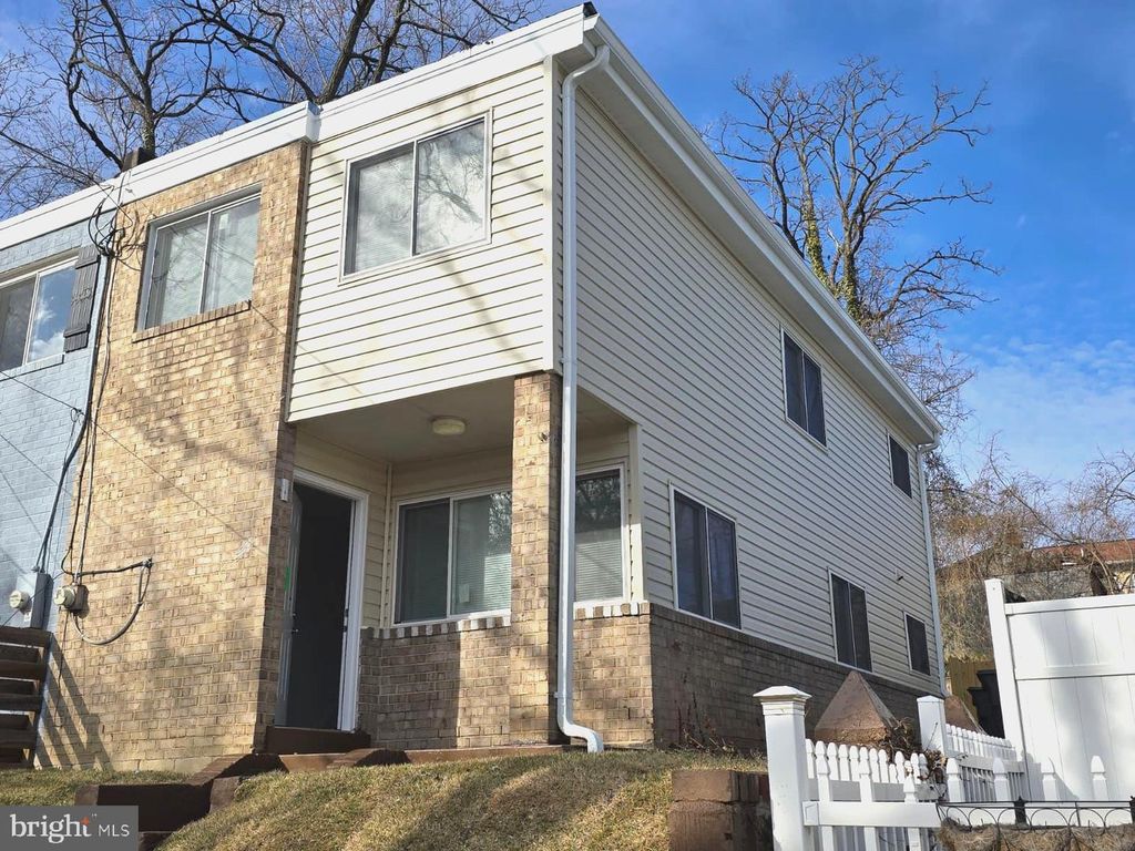5320 JAY ST NE, Washington, DC 20019