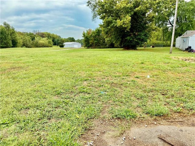 1213 W Main Street, Richmond, MO 64085
