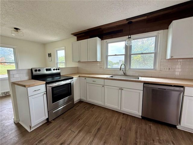 1213 W Main Street, Richmond, MO 64085