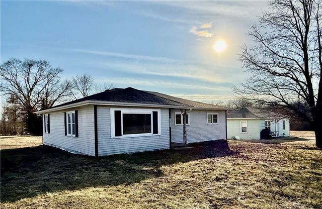 1213 W Main Street, Richmond, MO 64085