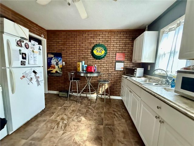 1213 W Main Street, Richmond, MO 64085