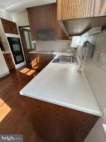 1 EMBASSY CIR, Norristown, PA 19403