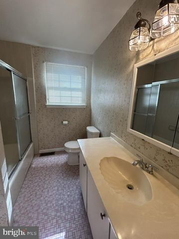1 EMBASSY CIR, Norristown, PA 19403